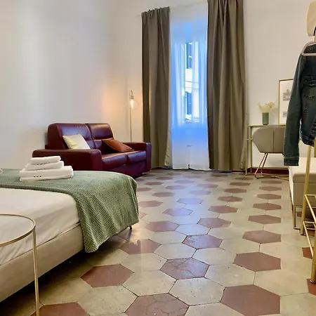 Apartment A Due Passi Dal Colosseo Rom