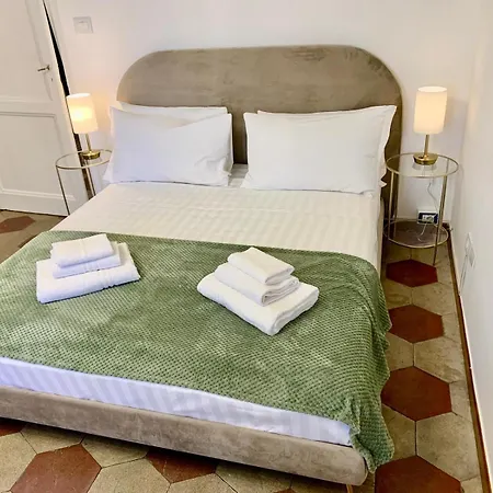 A Due Passi Dal Colosseo * Řím