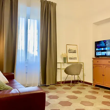 A Due Passi Dal Colosseo *