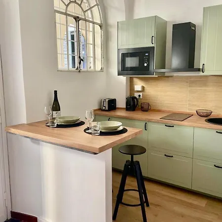 A Due Passi Dal Colosseo *