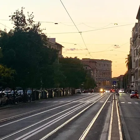 A Due Passi Dal Colosseo